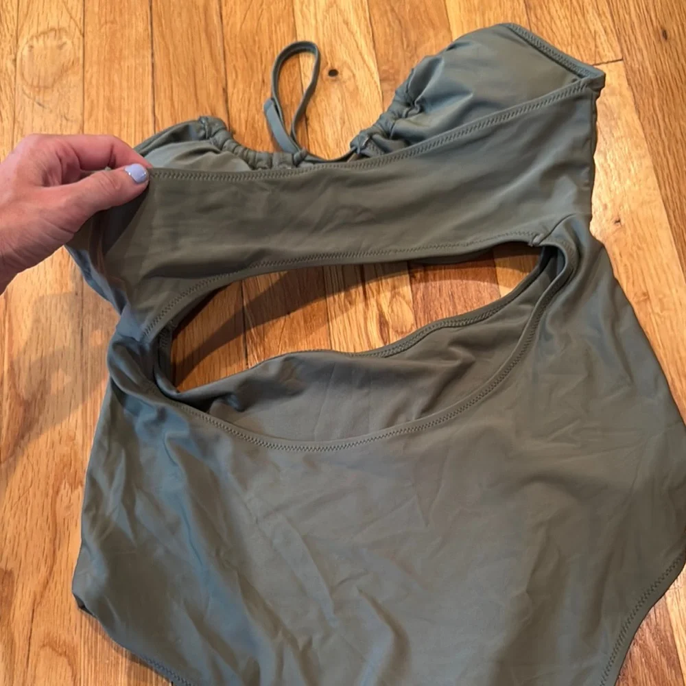 One-Piece Swimsuit - Picture 3 of 5